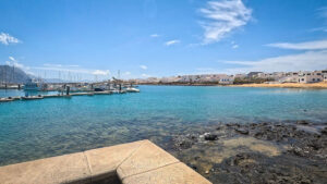 Blick über den Hafen von Caleta de Sebo