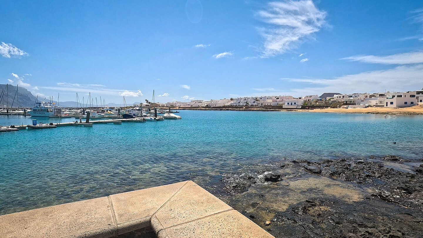 die Hafenbucht in Caleta de Sebo