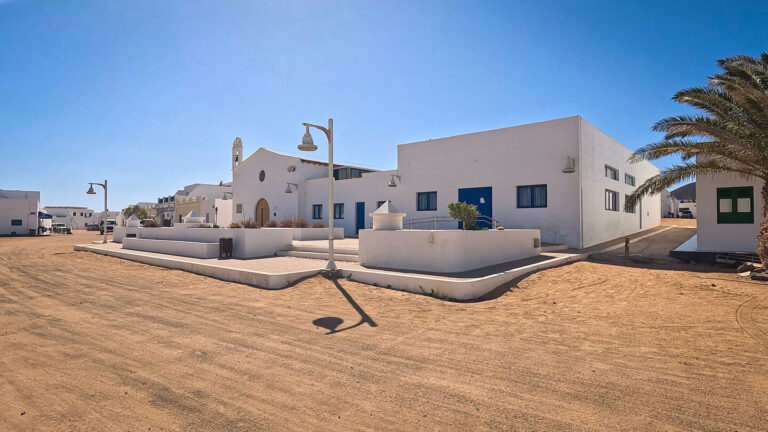 Iglesia de Nuestra Señora del Carmen in Caleta de Sebo
