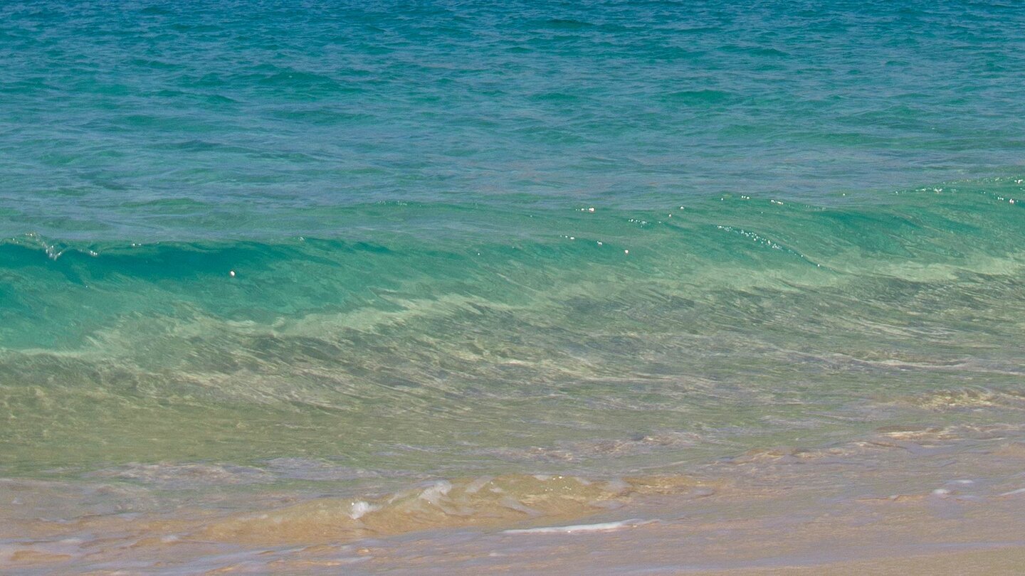 glasklares Wasser in der Bucht Playa Francesa