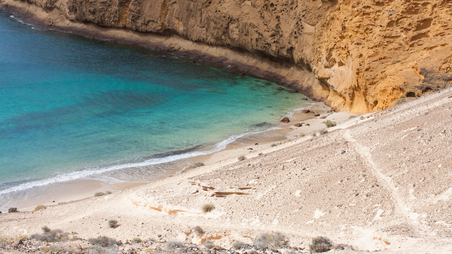 die türkisgrüne Bucht an der Playa de la Cocina