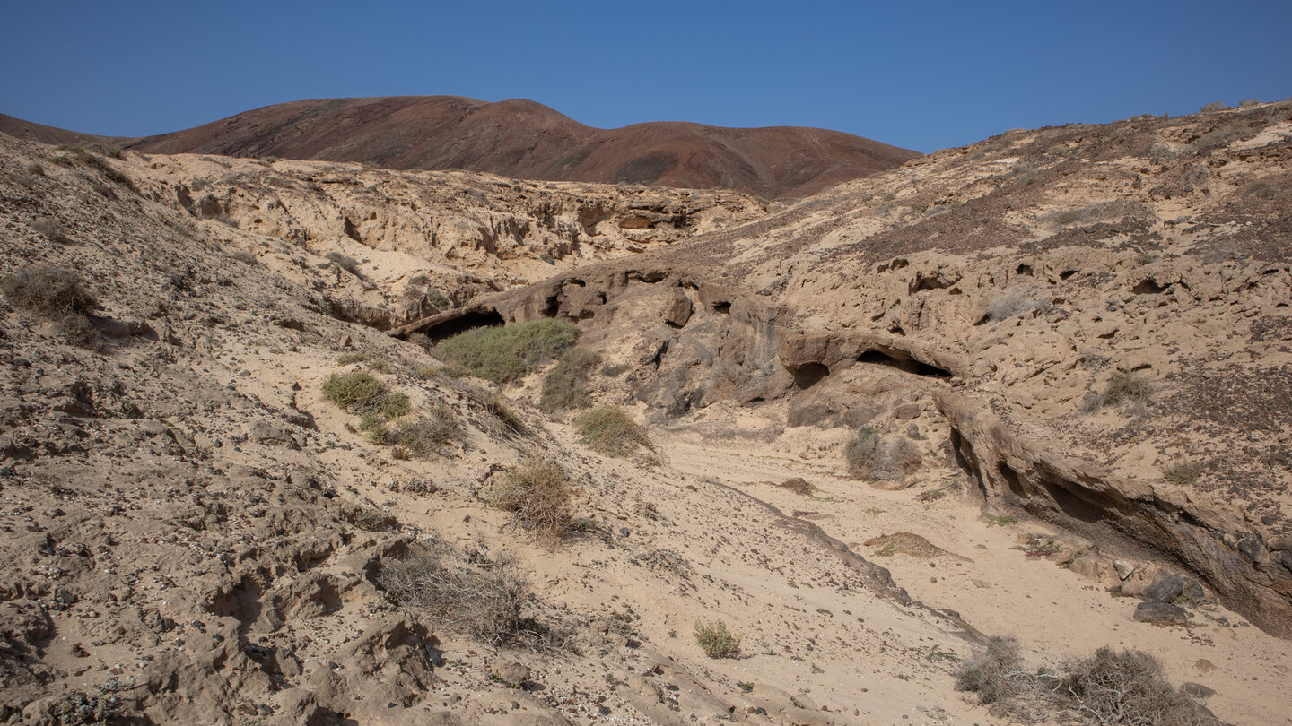 Wanderweg durch die Schlucht Barranco de los Conejos – Las Agujas im Hintergrund